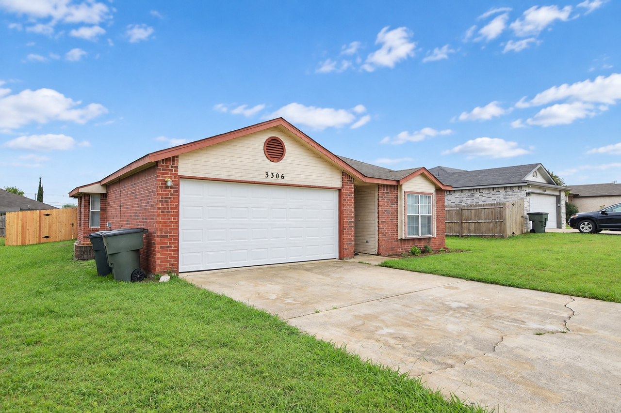 3306 Woodlake Dr - Photo 2 of 19