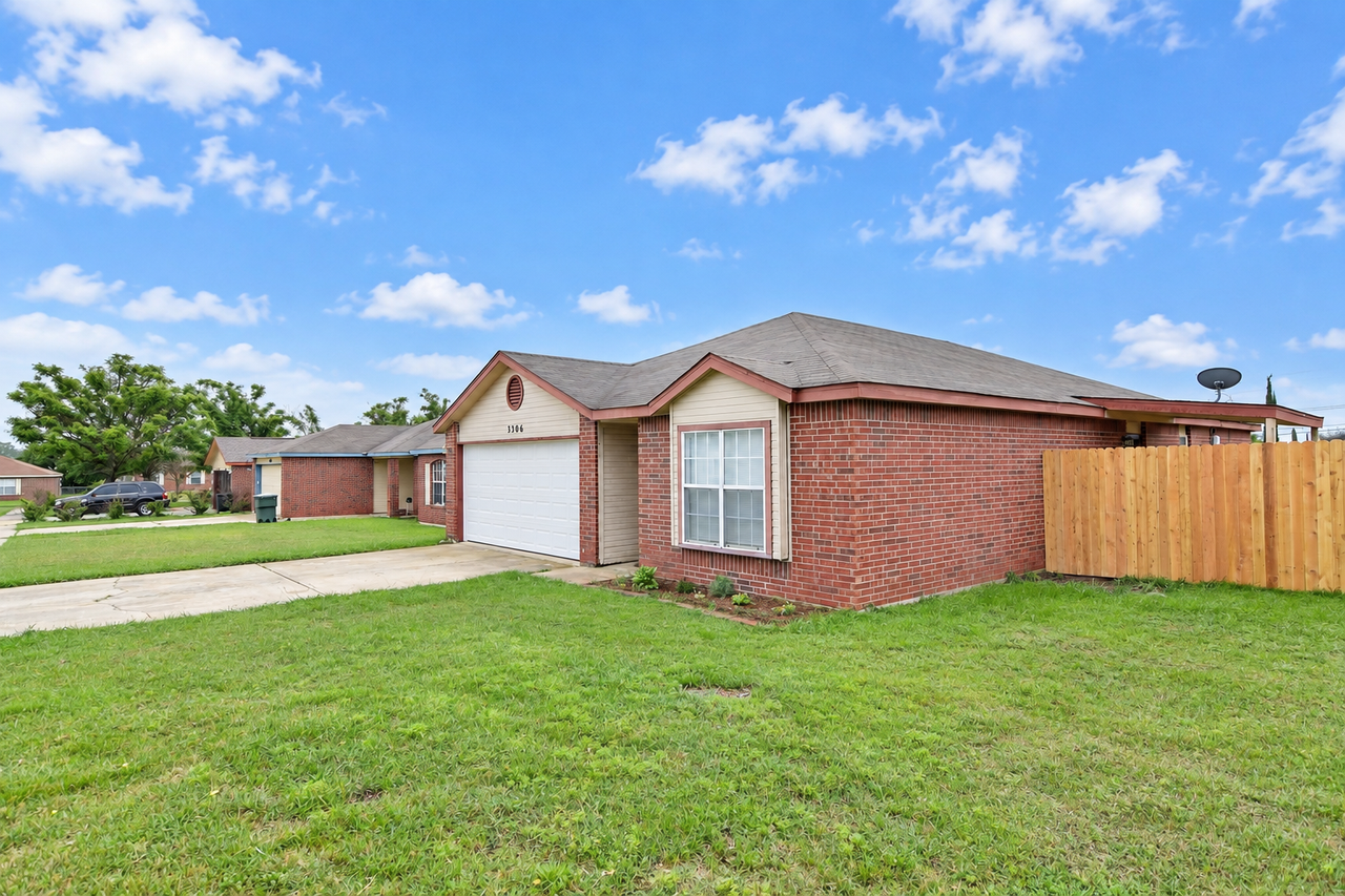 3306 Woodlake Dr - Photo 3 of 19