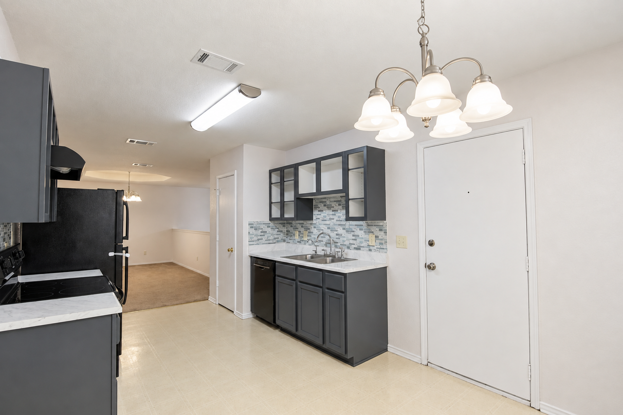 3306 Woodlake Dr - Photo 5 of 19