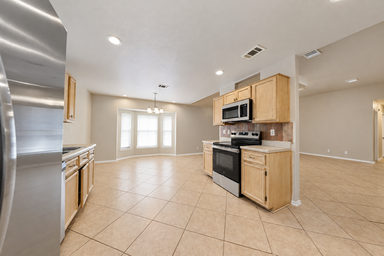 4400 Wade Dr - Photo 5 of 20
