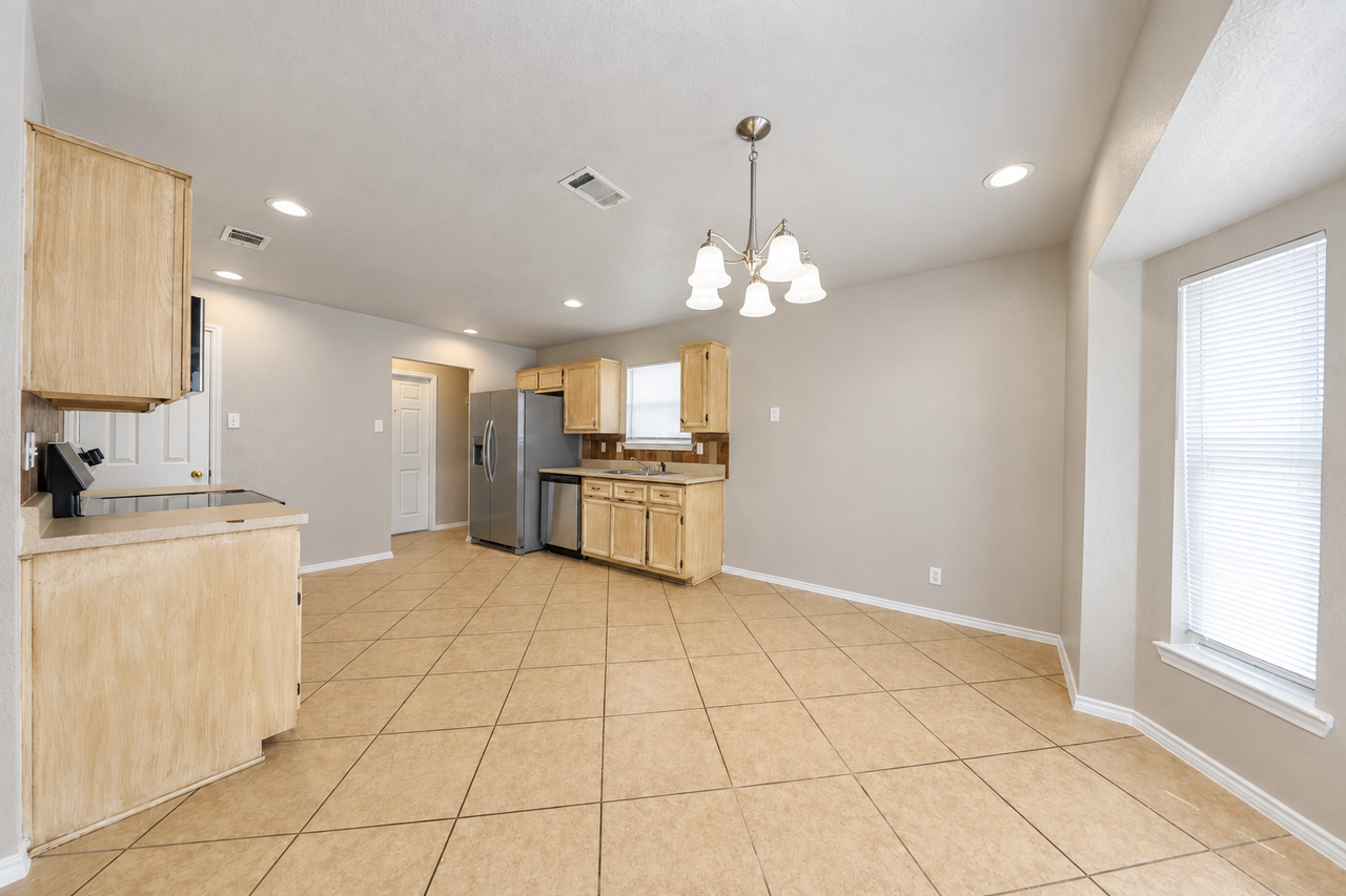 4400 Wade Dr - Photo 6 of 20