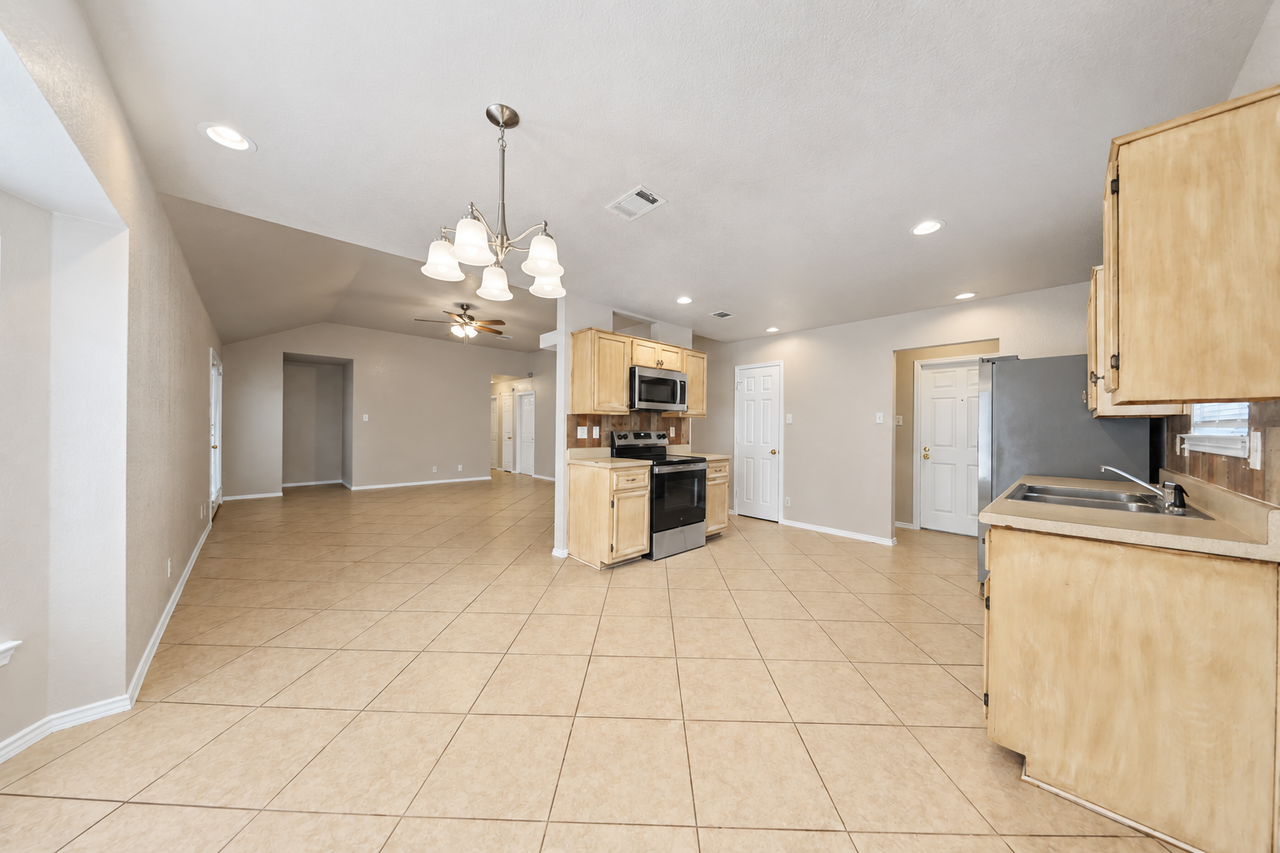 4400 Wade Dr - Photo 7 of 20