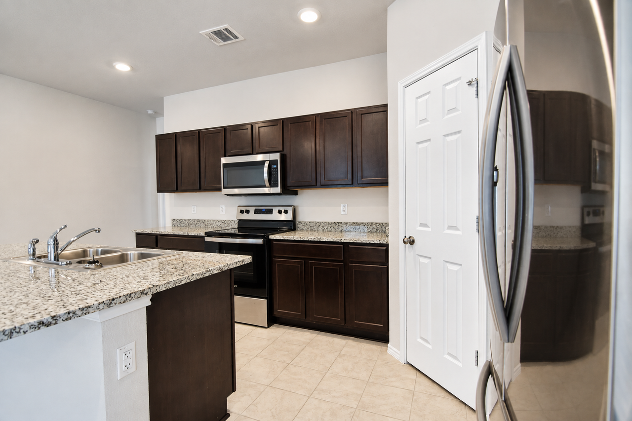 9621 Falme Ln - Photo 4 of 21
