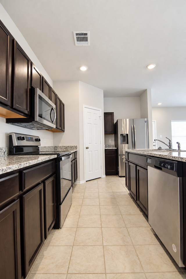 9621 Falme Ln - Photo 5 of 21