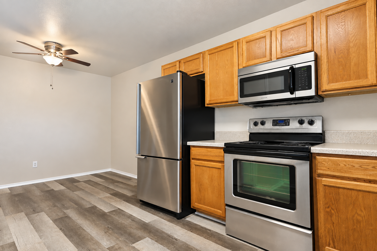 415 E 4Th Ave - Photo 2 of 25