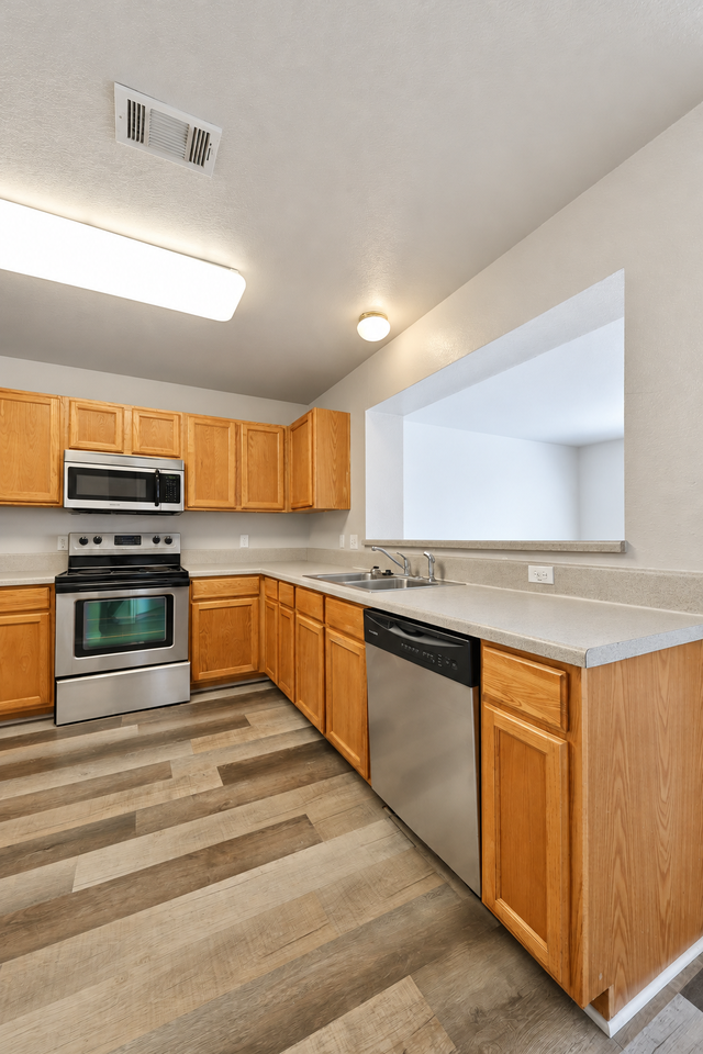 415 E 4Th Ave - Photo 3 of 25