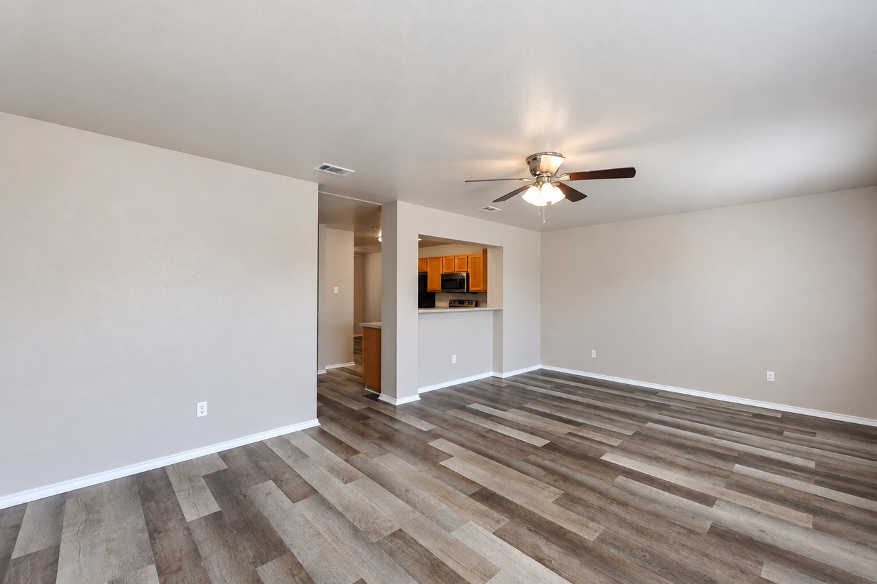 415 E 4Th Ave - Photo 6 of 25