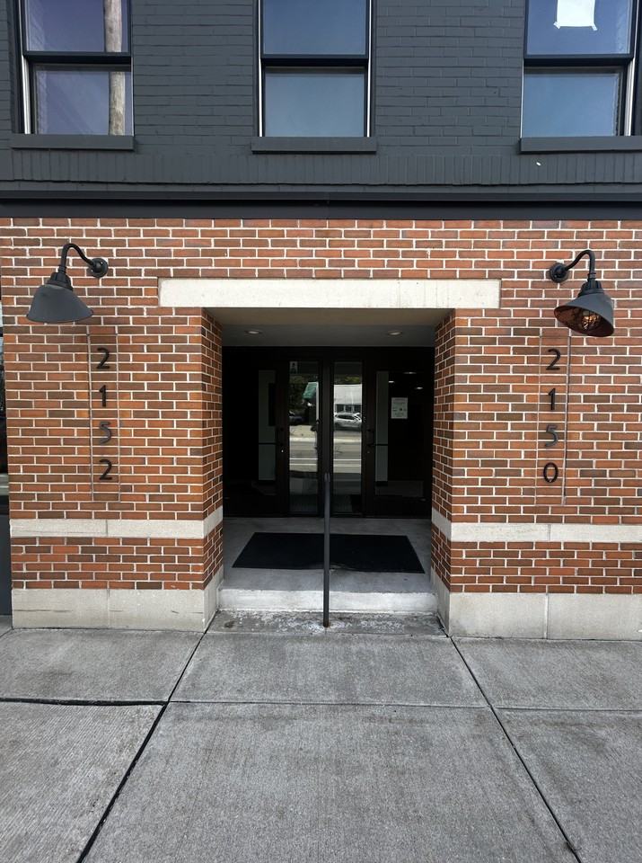 2150 Plainfield Ave Ne - Photo 4 of 21