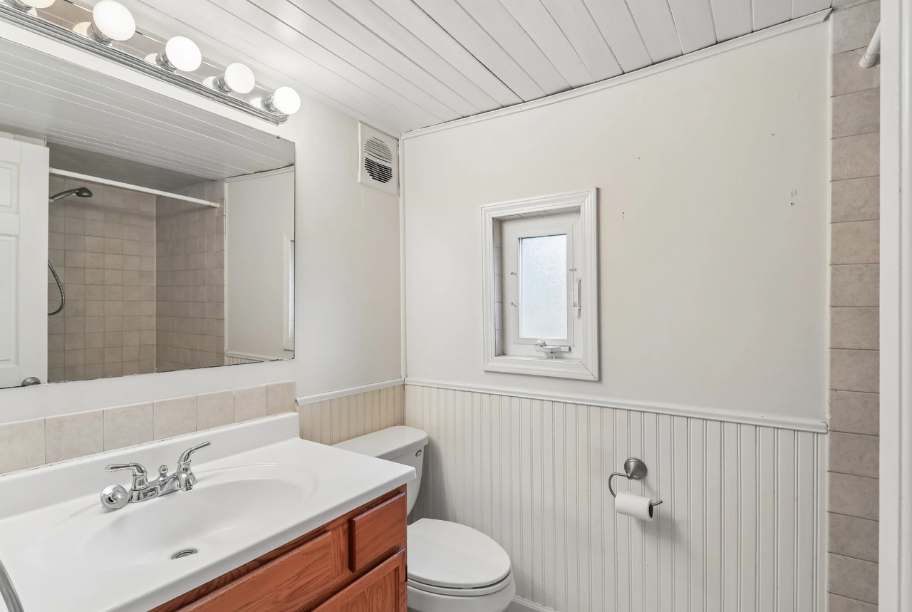 4811 Roslyn Rd - Photo 5 of 19