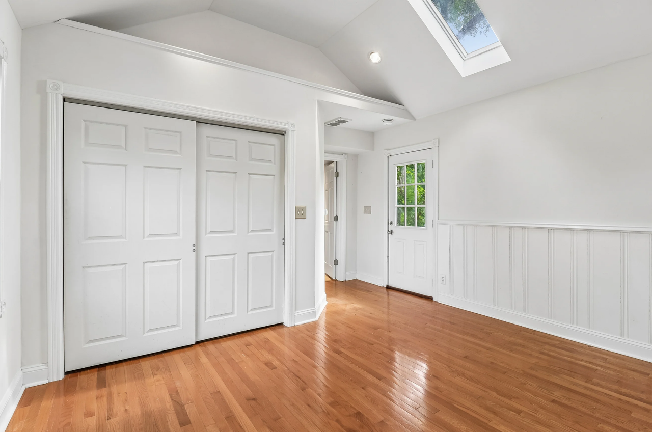 4811 Roslyn Rd - Photo 7 of 19