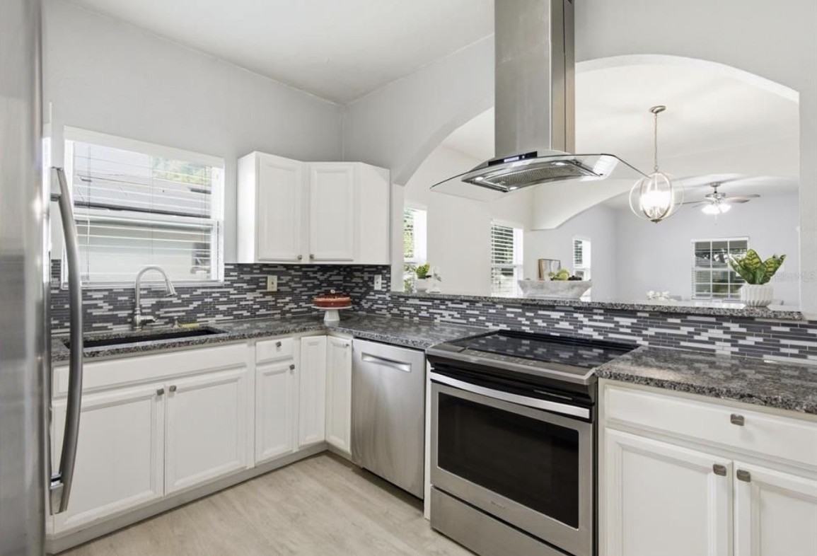 2815 N Taliaferro Ave - Photo 3 of 26
