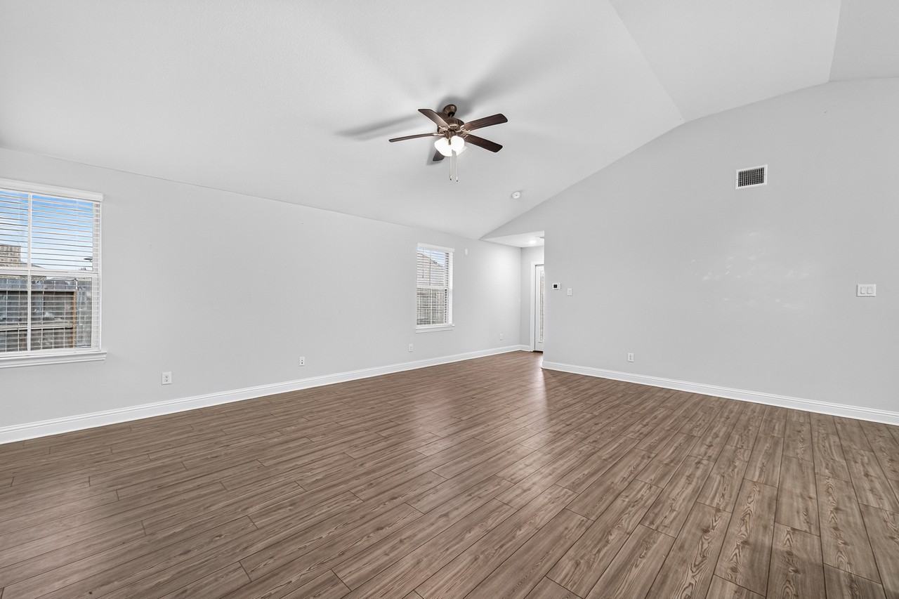 413 Aurora Creek Ln - Photo 5 of 33