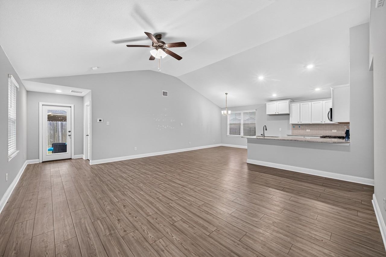 413 Aurora Creek Ln - Photo 6 of 33