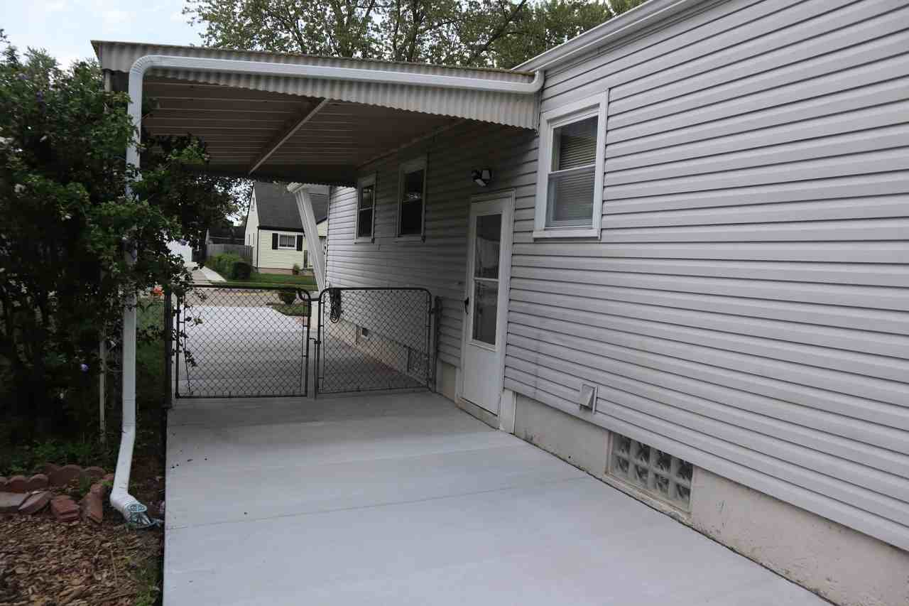 23636 Beverly St - Photo 6 of 40