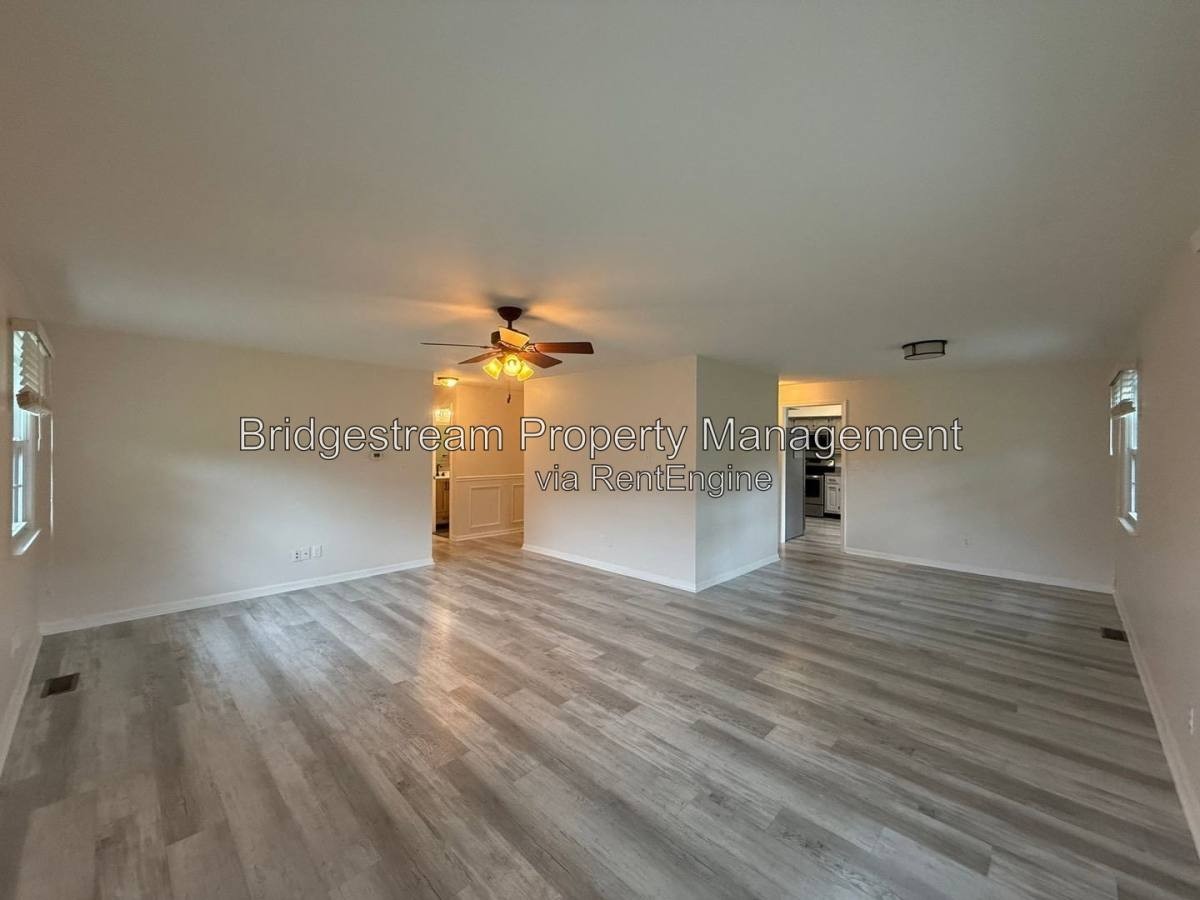 4225 Fernbrook St - Photo 2 of 10