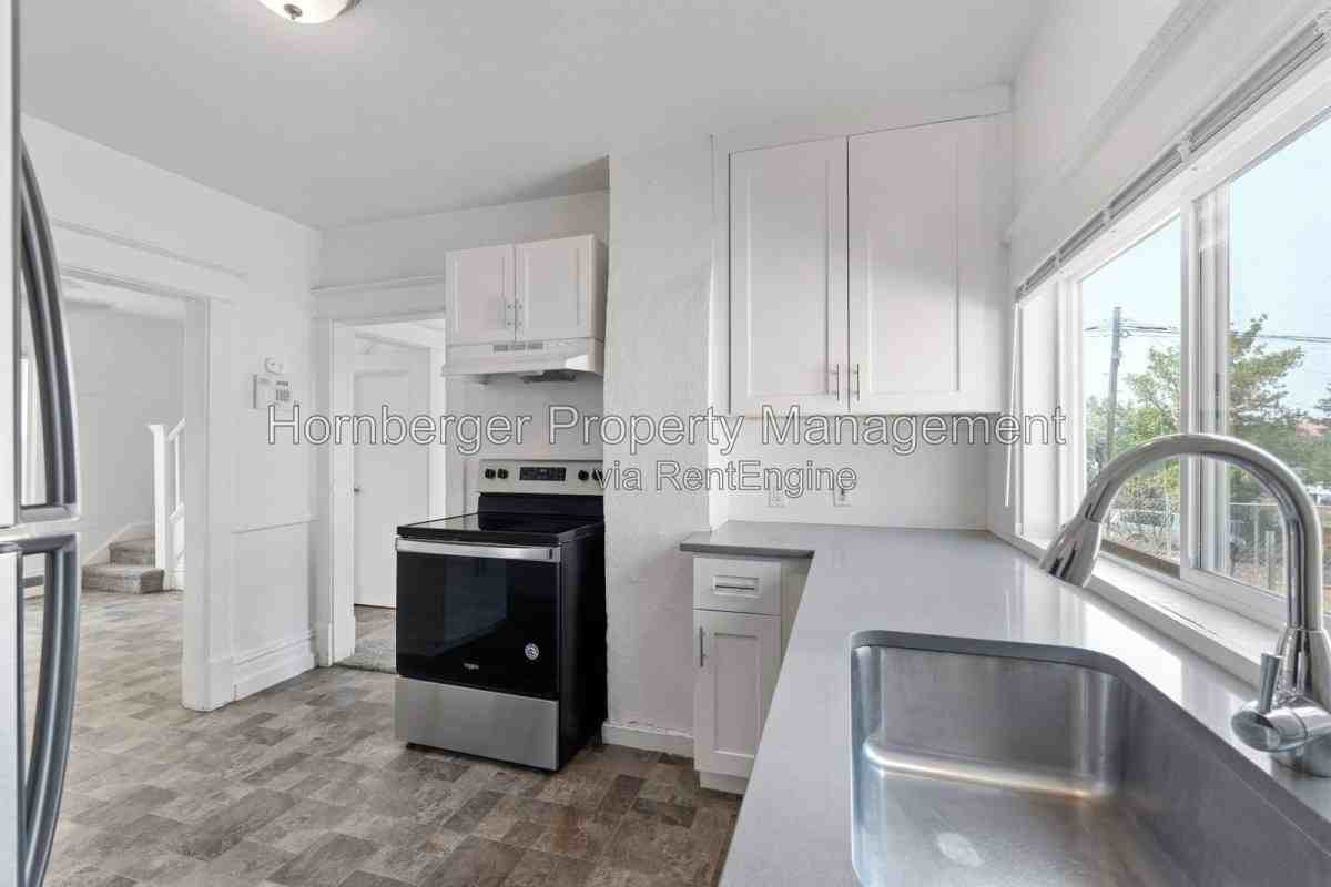1622 W Mission Ave