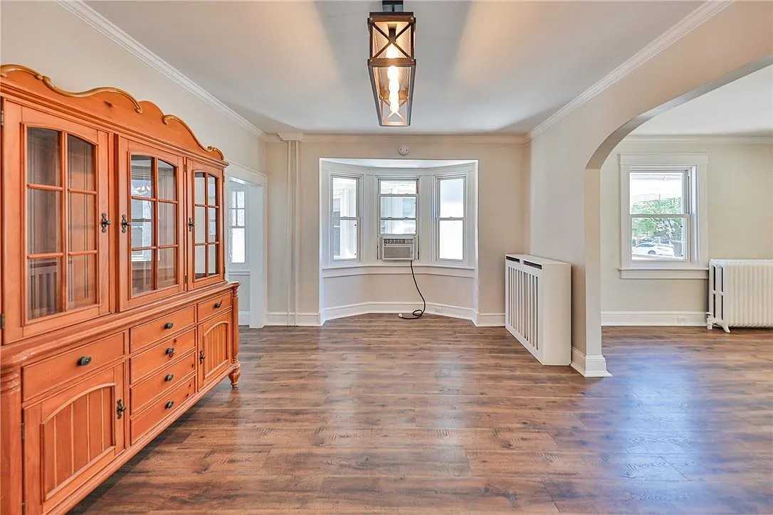 707 5th Ave - Photo 3 of 20