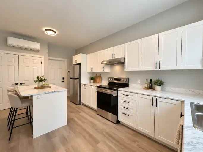 648 Bethune St - Photo 2 of 14