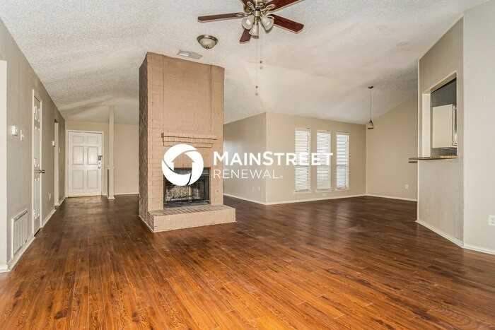513 Quail Hollow Dr - Photo 3 of 16