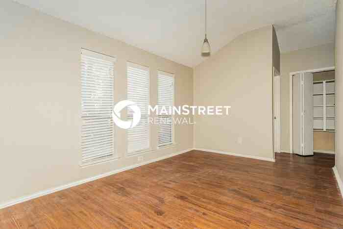 513 Quail Hollow Dr - Photo 4 of 16
