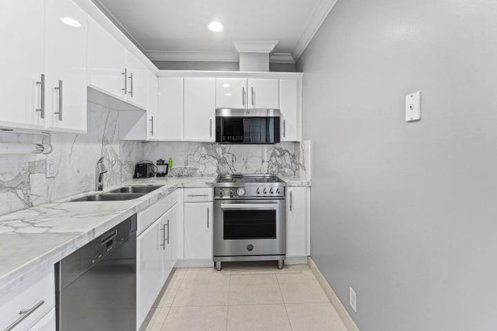 2275 South Ocean Boulevard - Photo 5 of 8