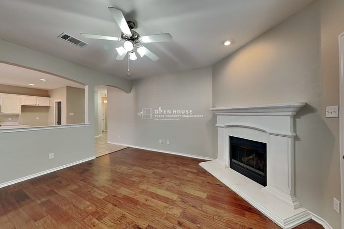 12901 Farmington Dr - Photo 6 of 25