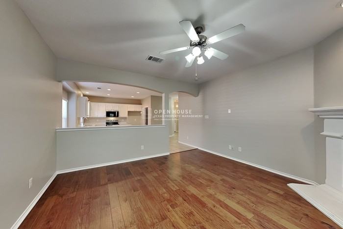 12901 Farmington Dr - Photo 7 of 25