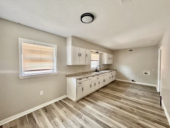 1323 Brower St - Photo 4 of 7