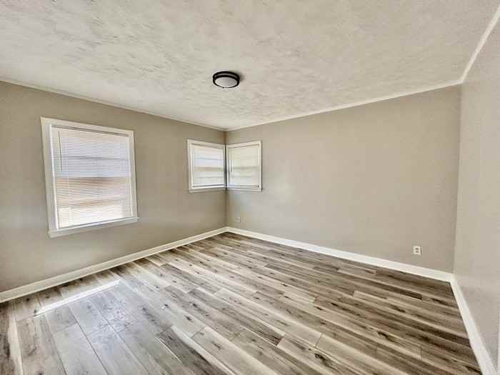 1323 Brower St - Photo 5 of 7