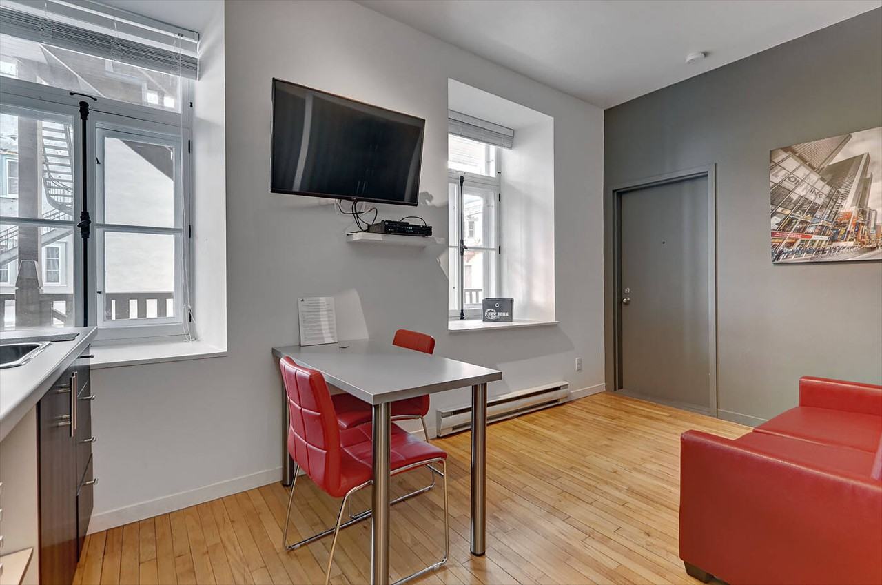131 Rue Sainte-Anne #5 - Photo 3 of 13