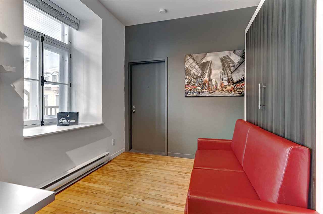 131 Rue Sainte-Anne #5 - Photo 5 of 13