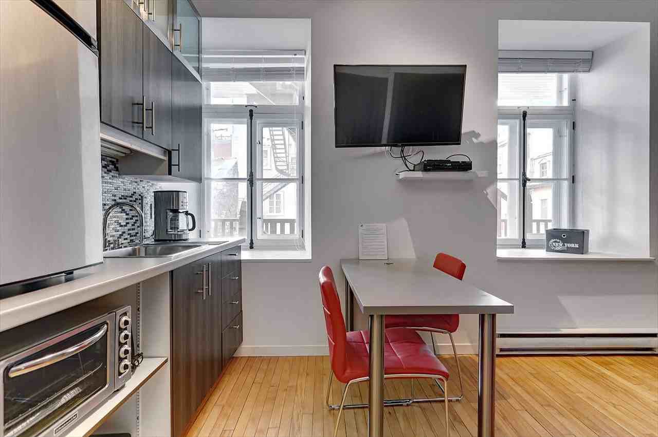 131 Rue Sainte-Anne #5 - Photo 7 of 13