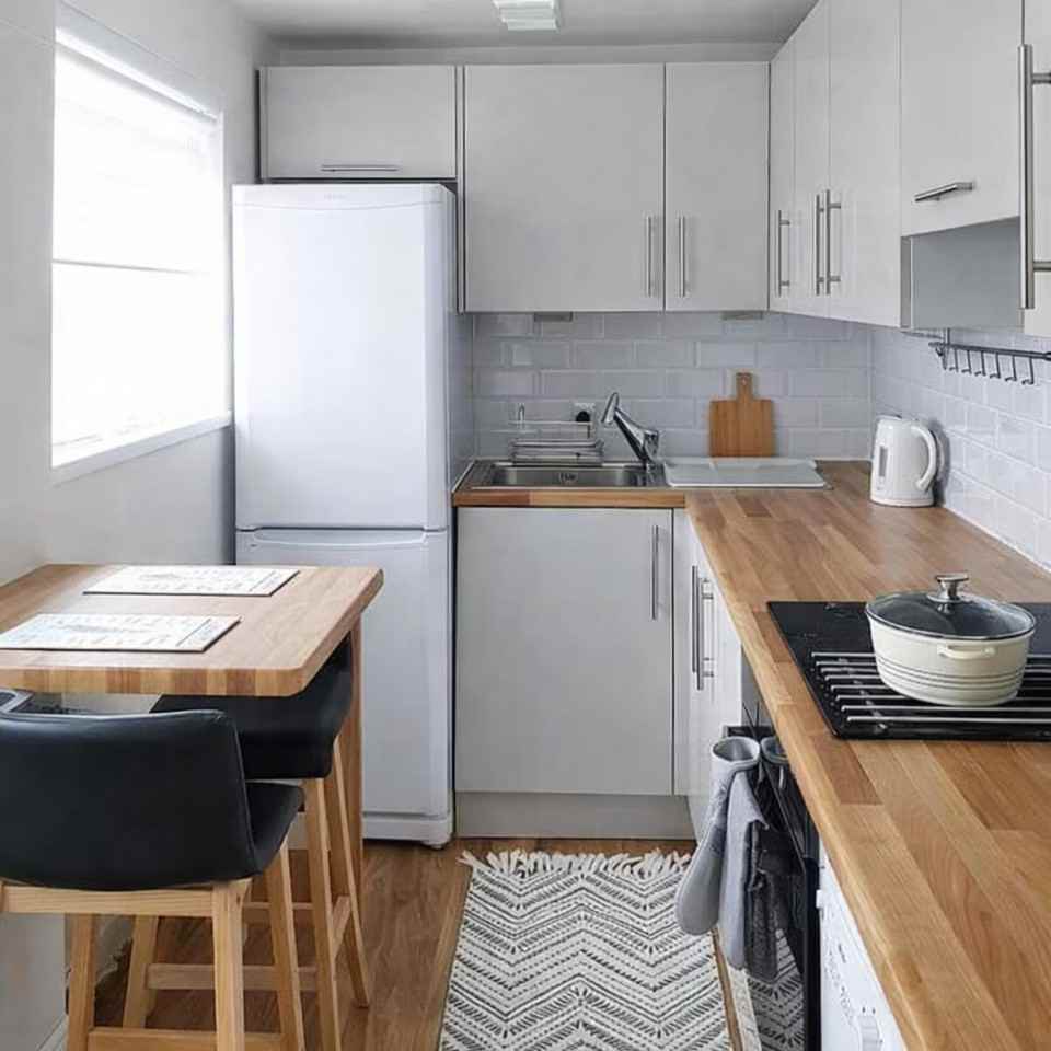 E 39th St #3D - Photo 2 of 4
