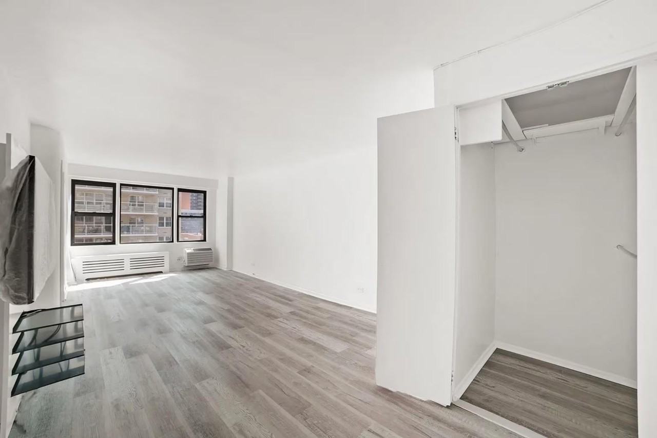 E 24th St #707 - Photo 2 of 7