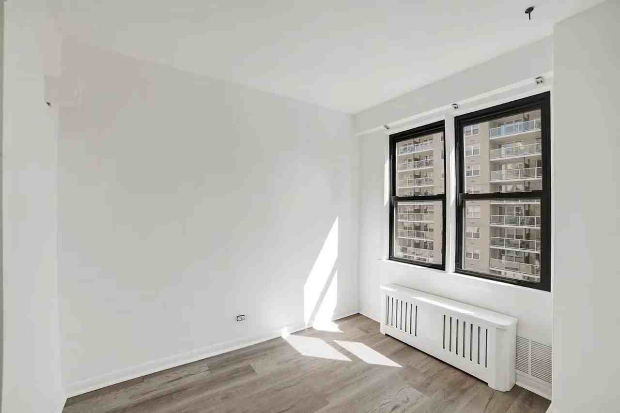 E 24th St #707 - Photo 4 of 7