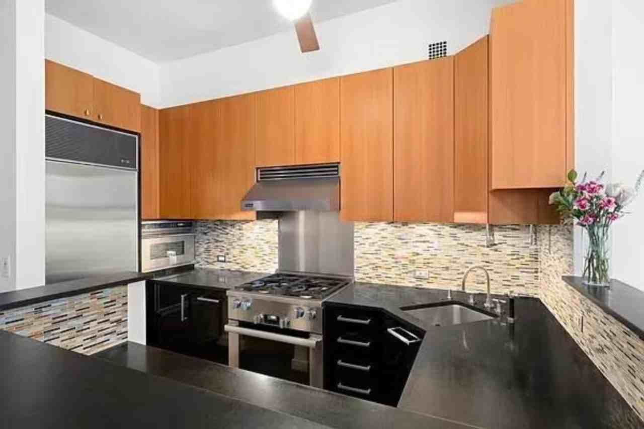 Nassau St #14A - Photo 2 of 5