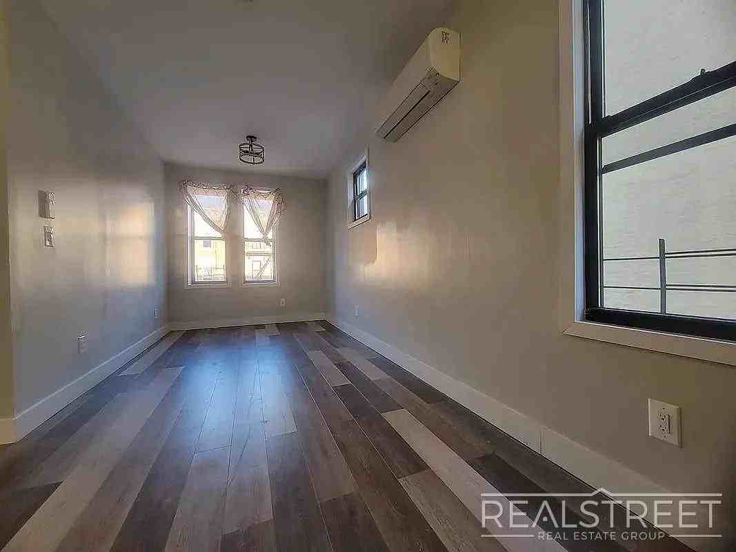 1148 Rogers Ave #2 - Photo 3 of 8
