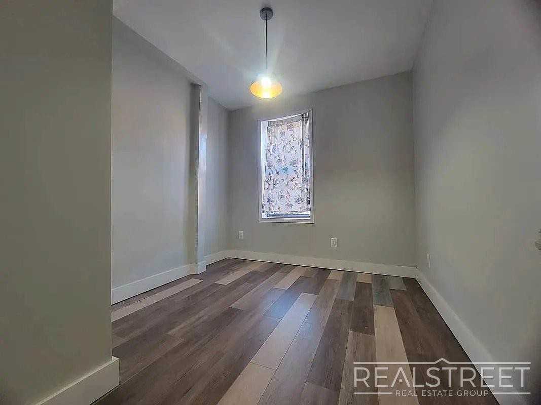 1148 Rogers Ave #2 - Photo 5 of 8