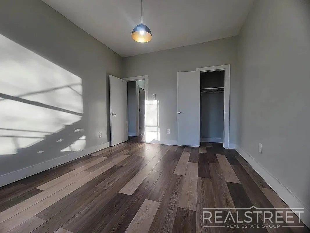 1148 Rogers Ave #2 - Photo 6 of 8