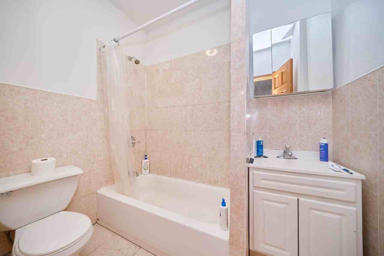 331 W 43rd St #1AA - Photo 3 of 4