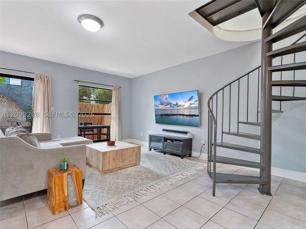 515 Ne 38th St #10 - Photo 4 of 46