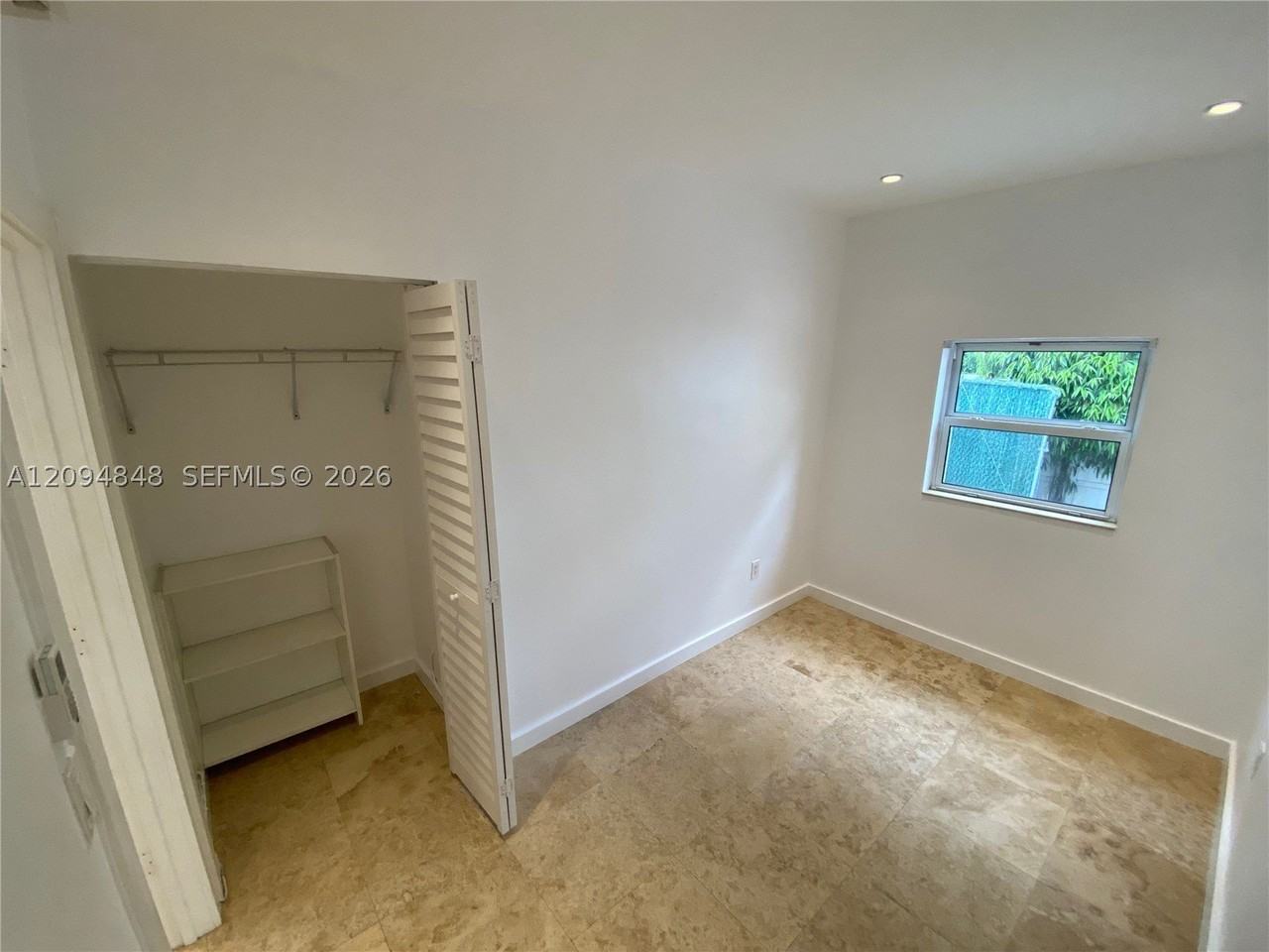 905 Se 2nd Ct #RE - Photo 7 of 7