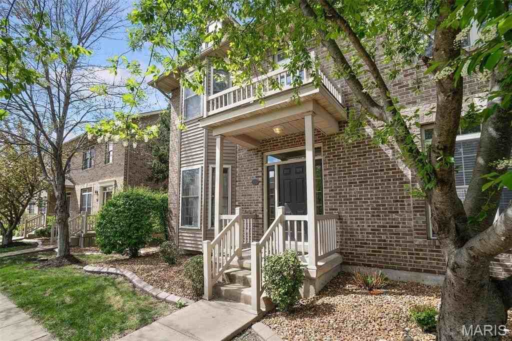 520 Queens Court Pl - Photo 2 of 32