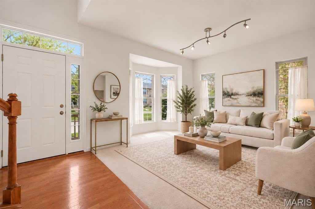520 Queens Court Pl - Photo 3 of 32