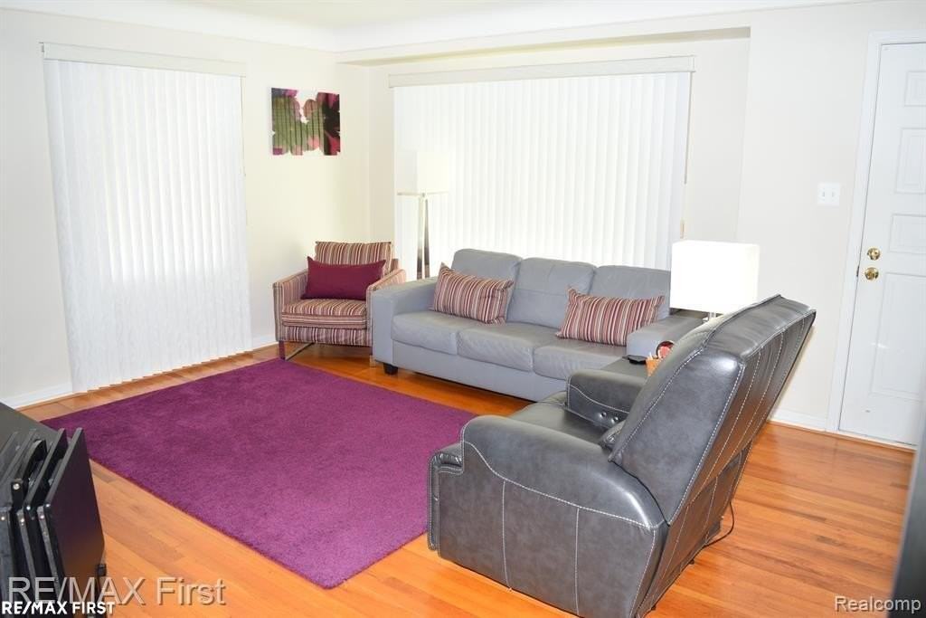 2666 Catalpa Dr - Photo 2 of 17