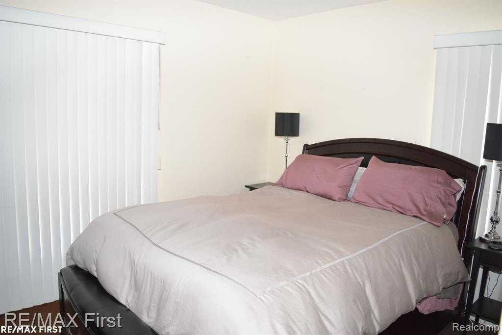2666 Catalpa Dr - Photo 6 of 17