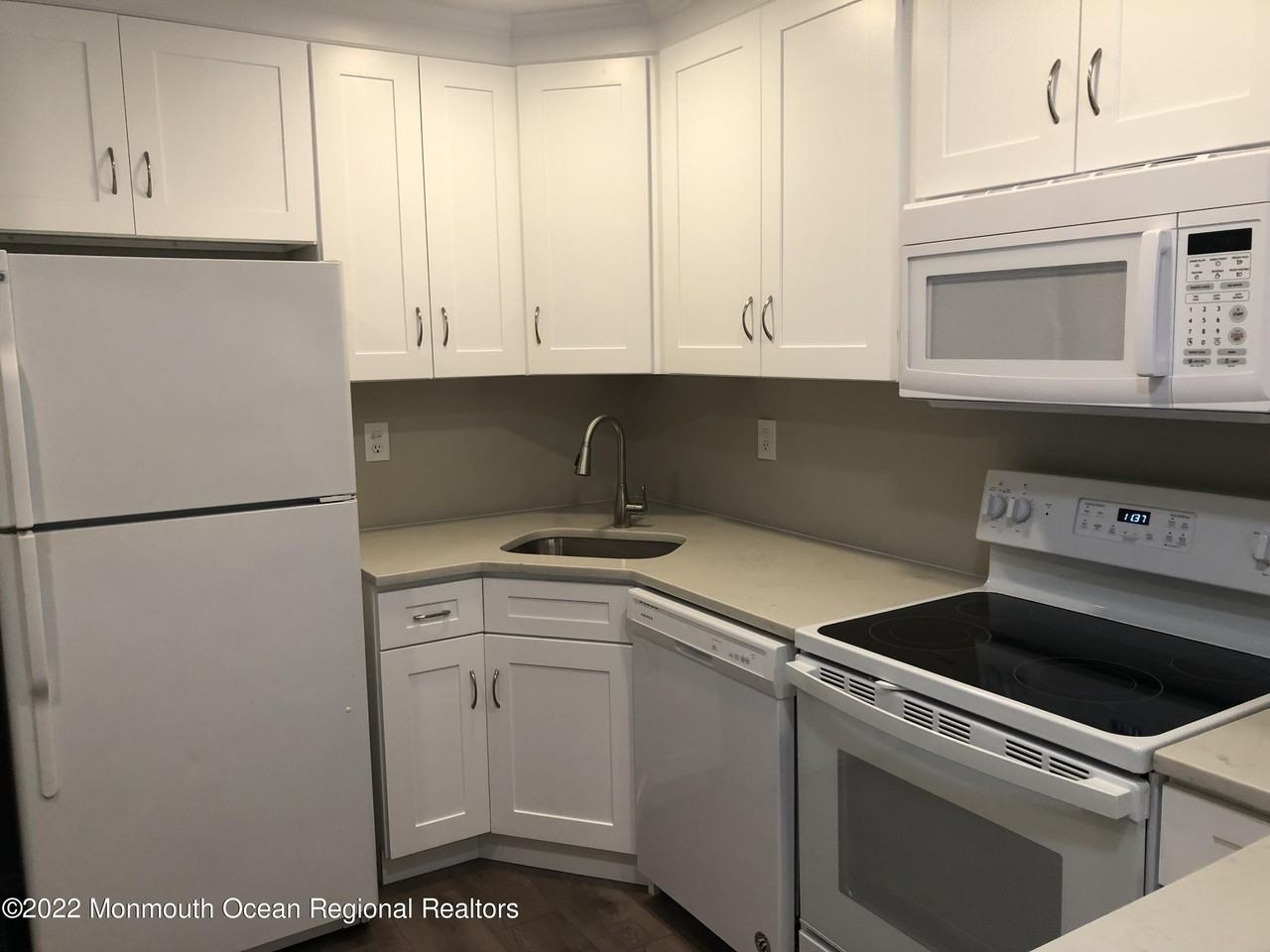 128 Amberly Dr #C - Photo 2 of 10