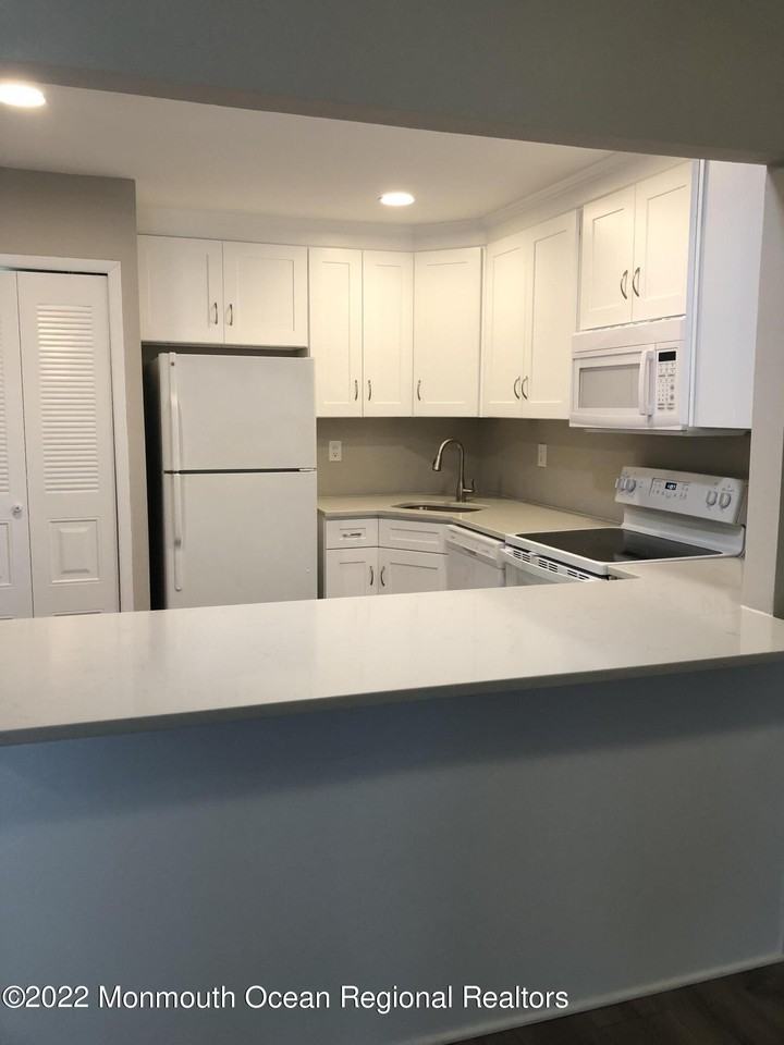 128 Amberly Dr #C - Photo 3 of 10