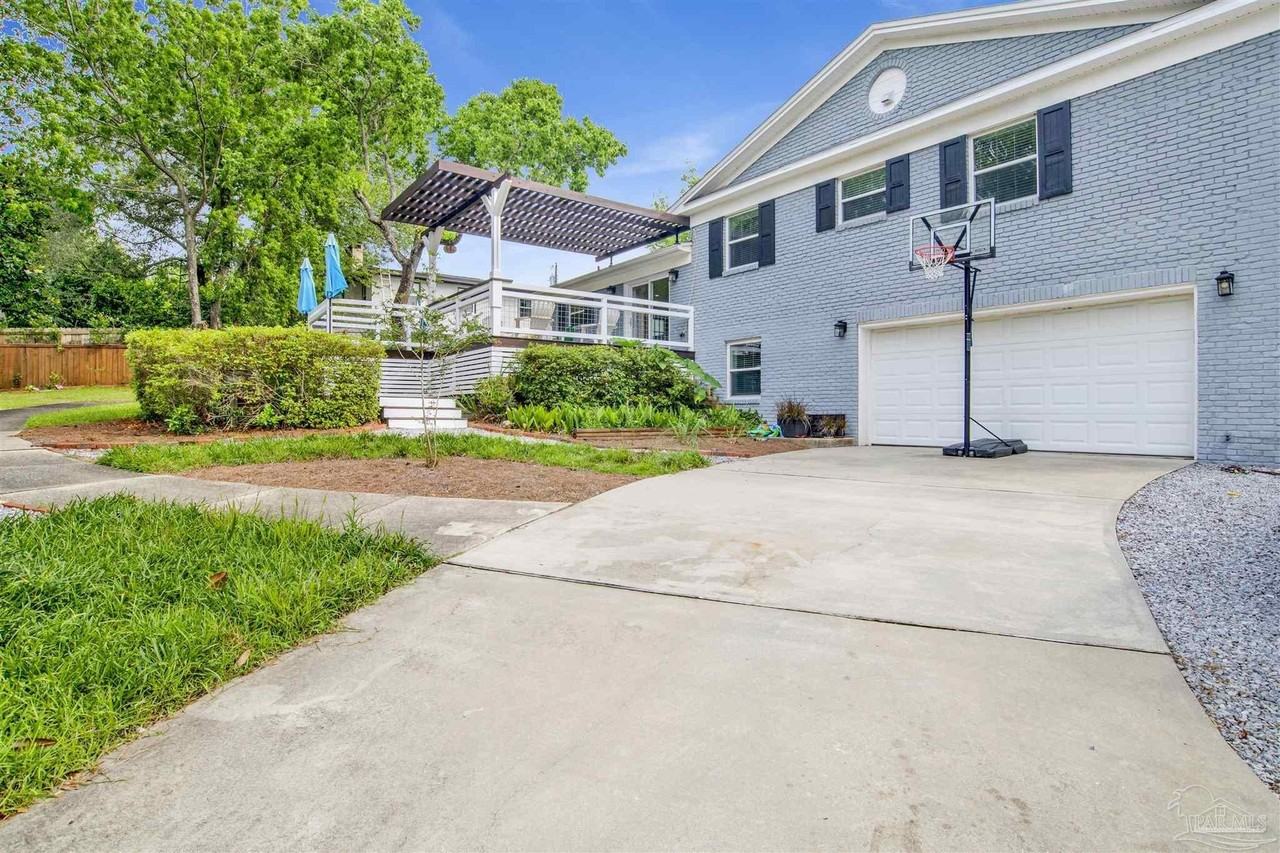 421 Woodbine Dr - Photo 5 of 43
