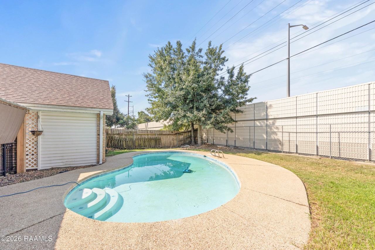 101 Wisteria Dr - Photo 2 of 34